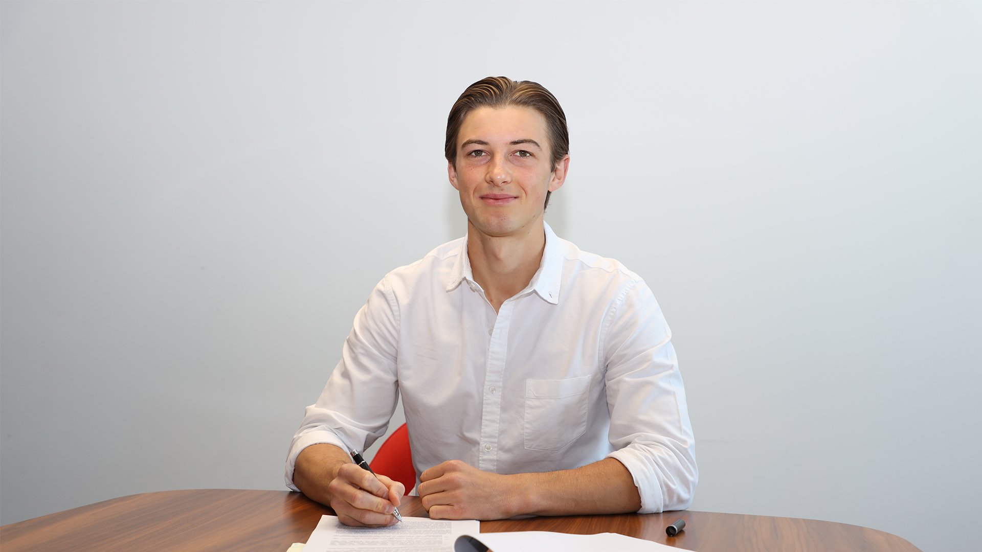 Lukas Petkov erhält Profivertrag und wird nach Verl verliehen | FC Augsburg