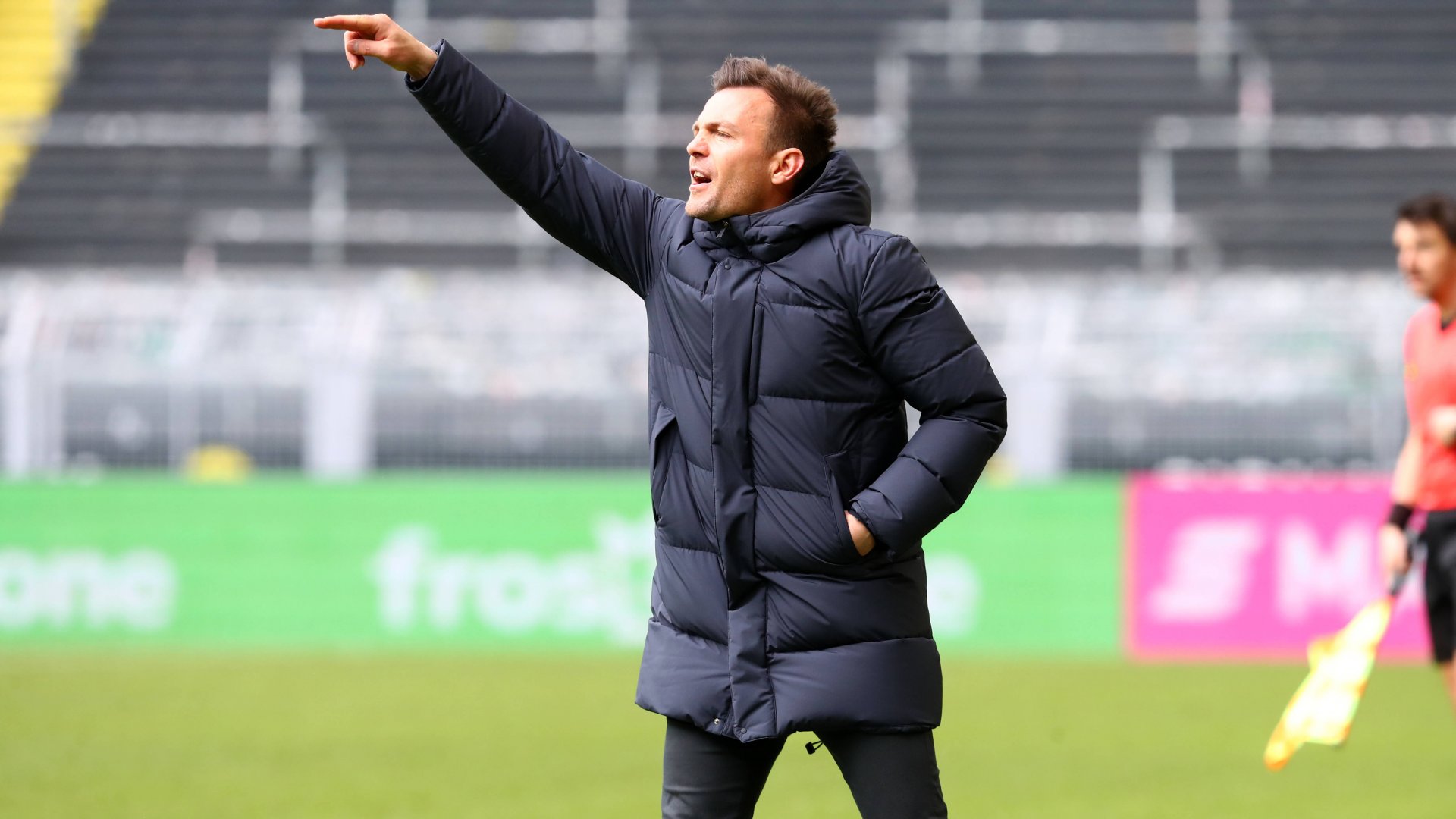 Der FC Augsburg hat Enrico Maaßen von Borussia Dortmund als Trainer ...