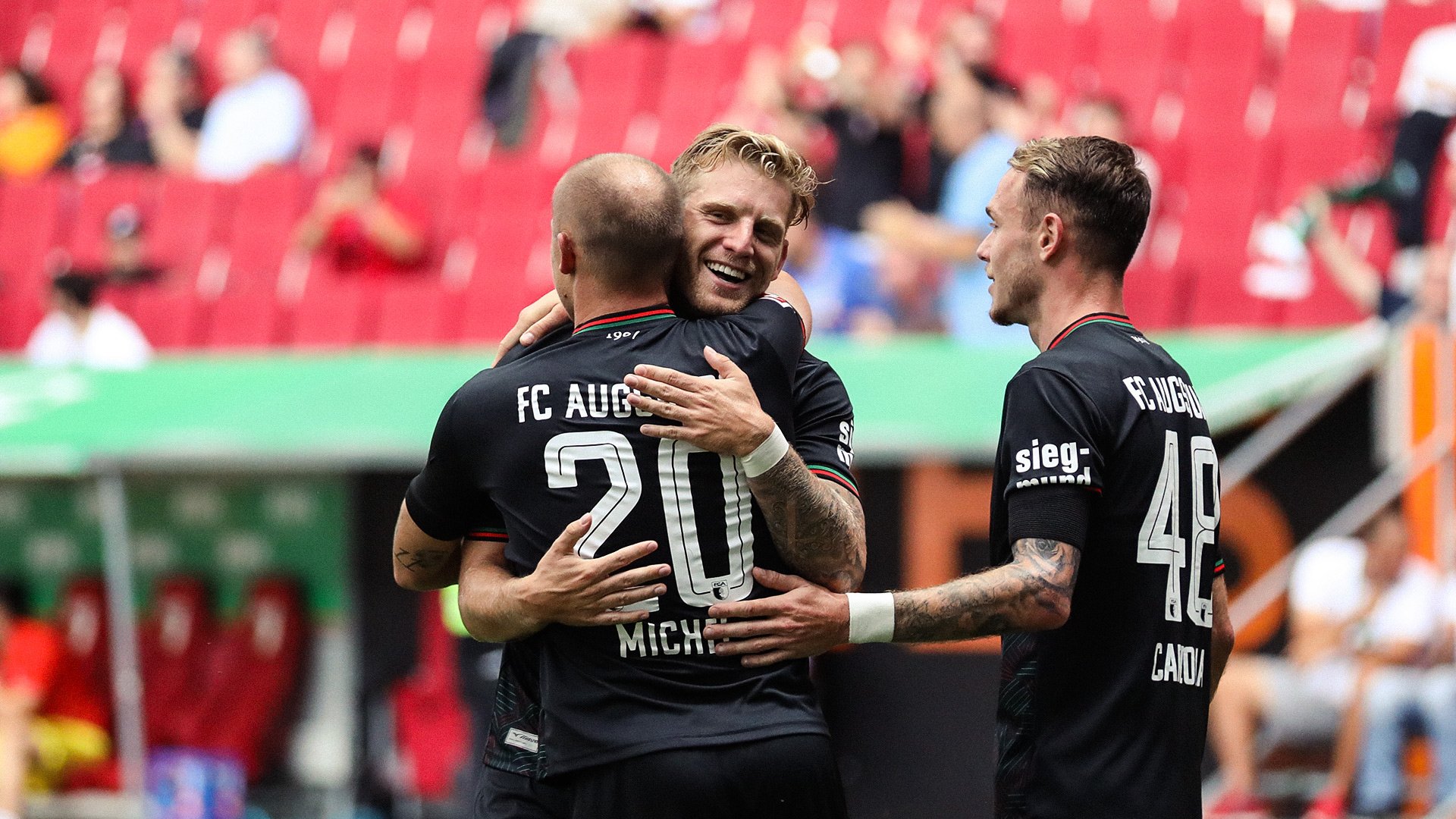 31 gegen Ajax Amsterdam FCA siegt am Familientag FC Augsburg