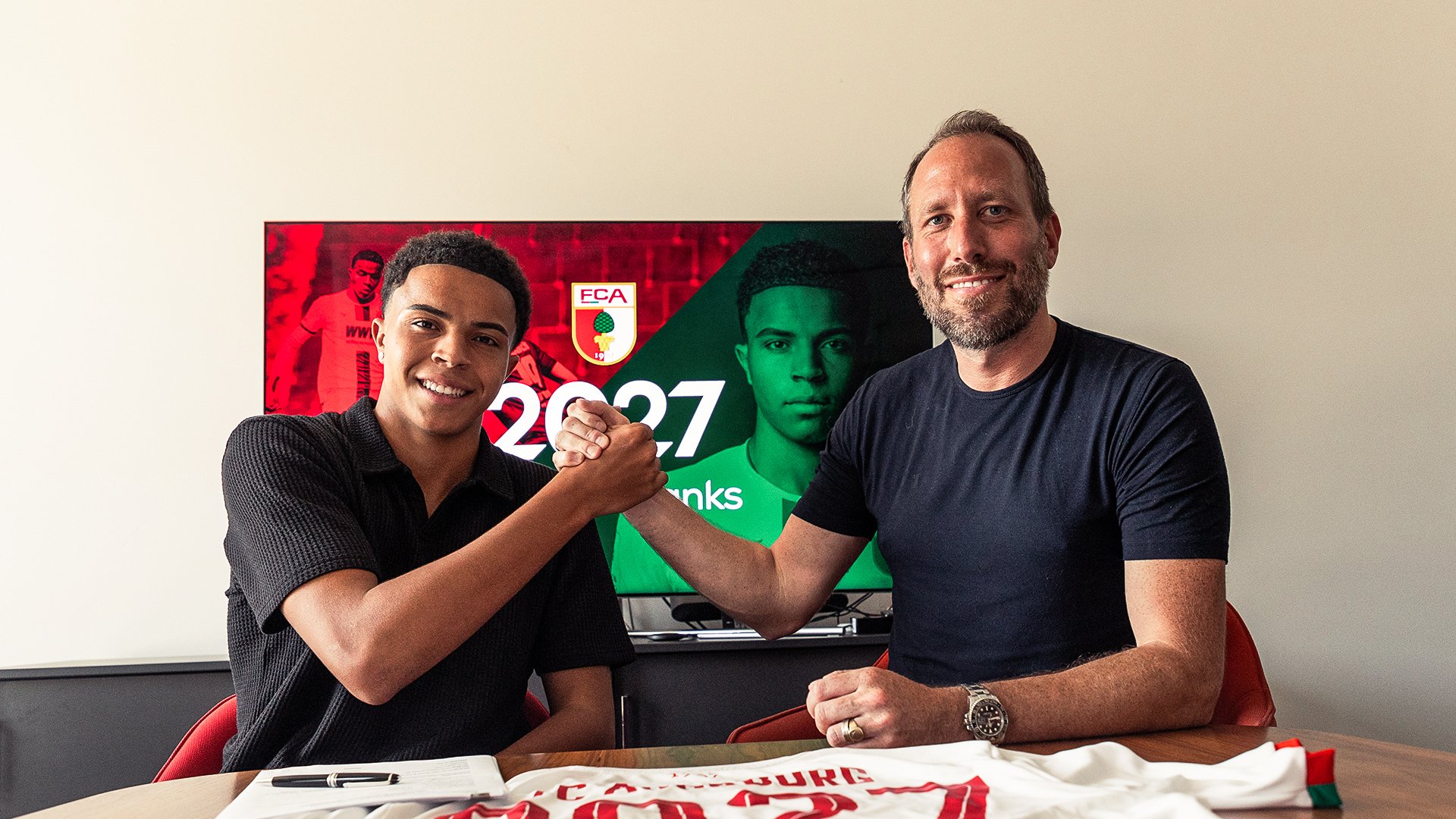 FCA bindet Noahkai Banks langfristig als Profi FC Augsburg