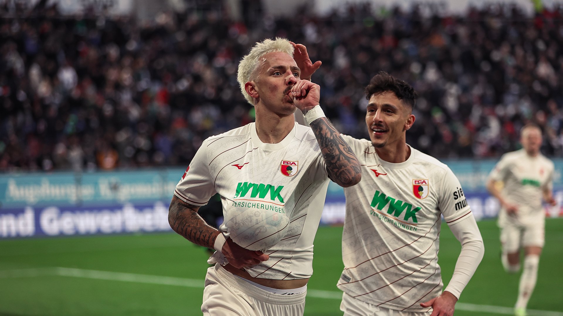 Zehn Spiele unbesiegt! FCA gewinnt 1:0 gegen Wolfsburg | FC Augsburg