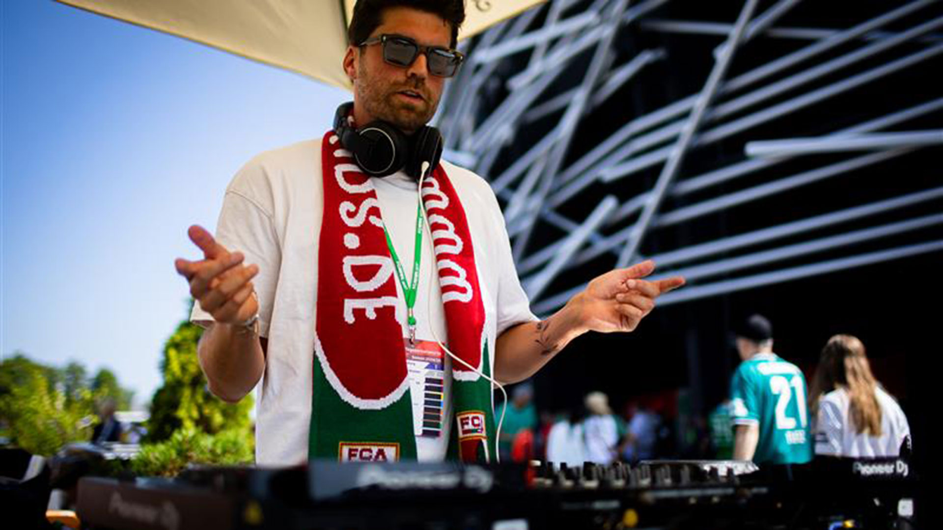 DJ im Stadionumlauf der WWK ARENA
