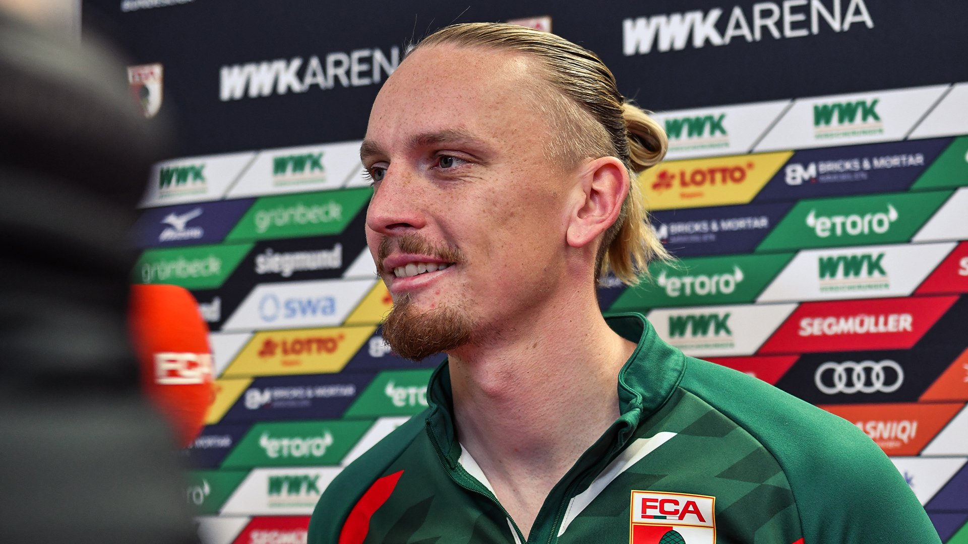 Interviews: "Der Blick geht nach vorne!" | FC Augsburg     